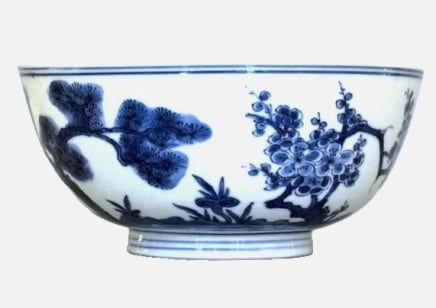 A CHINESE BLUE AND WHITE 'THREE FRIENDS OF WINTER' BOWL, Kangxi (1662 – 1722)