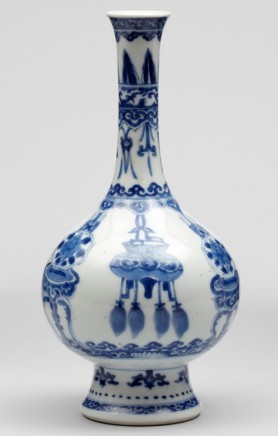 A CHINESE KANGXI BLUE AND WHITE BOTTLE VASE , Kangxi. 1662-1722