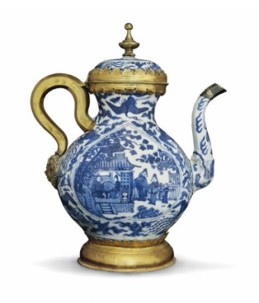 A BLUE AND WHITE EWER, Jiajing (1522-1566)