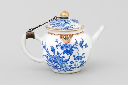 A CHINESE ARMORIAL TEAPOT AND COVER , Qianlong 1736-1795