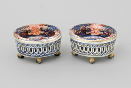 A PAIR OF RETICULATED CHINESE SALTS, Qianlong (1736-1795)