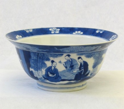 CHINESE BLUE AND WHITE BOWL WITH EVERTED RIM, KANGXI (1662 - 1722)