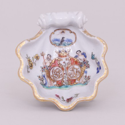 A PAIR OF RARE CHINESE FAMILLE ROSE ARMORIAL SALTS WITH GRIPENBERG COAT OF ARMS, 乾隆年间 (1736 – 1795)