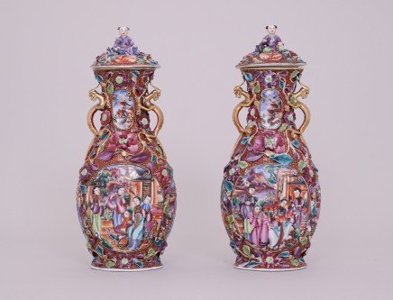 A PAIR OF FINE MANDARIN PATTERN VASES AND COVERS, Qianlong (1736-1795)