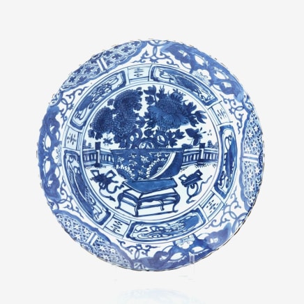 A LARGE AND IMPOSING CHINESE BLUE AND WHITE 'KRAAK PORSELEIN KLAPMUTS' SHALLOW BOWL , Wanli (1573‑1619)