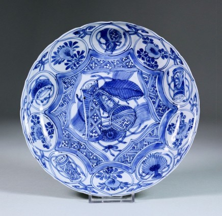 A FINE CHINESE BLUE AND WHITE 'KRAAK' DISH , Wanli period, c.1595-1610