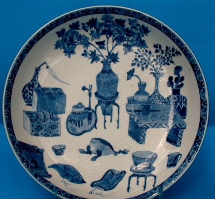 A RARE CHINESE BLUE AND WHITE DISH, Kangxi (1662 - 1722)