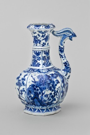A CHINESE BLUE AND WHITE PHOENIX HEAD EWER, Kangxi (1662-1722)
