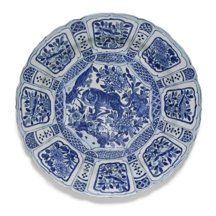 A RARE AND FINE CHINESE ‘KRAAK' CHARGER , Ming Dynasty, Wanli Period (1572 – 1620)