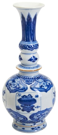 A CHINESE KANGXI BLUE AND WHITE GOURD VASE, Kangxi (1662 – 1722)