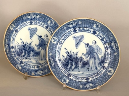 A PAIR OF FINE CHINESE BLUE AND WHITE PRONK ‘DAME AU PARASOL’ DISHES, Qianlong (1736 – 1795), ca. 1736-1740.