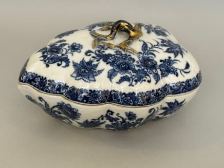 A CHINESE BLUE AND WHITE LEAF-SHAPED TUREEN AND COVER, Qianlong (1736 – 1795), ca. 1760-1770