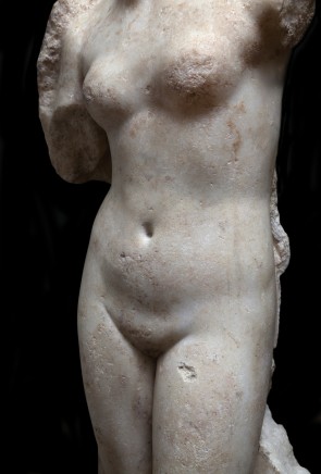 Roman statue of Venus Victrix 1st - 2nd century AD Marble Height 98 cm