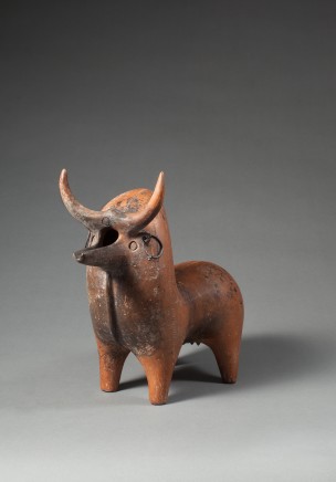 Near Eastern Amlash terracotta zebu bull rhyton, c.1000 BC