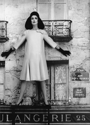 William Klein, Dorothy + Boulangerie, Paris (Vogue), 1960