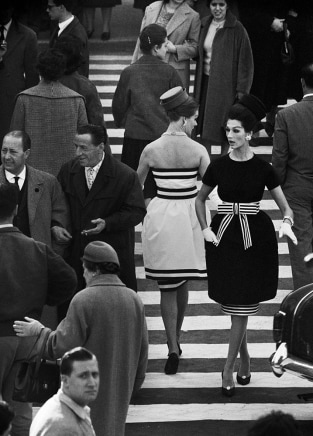 William Klein, Simone + Nina, Piazza di Spagna Nr. 2, Rome (Vogue), 1960