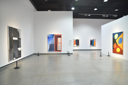 Gillian Ayres, Enrico Bach, John McLean, Julio Rondo's works are presenting in the exhibition "Mirroring" at Xinjiang Art Museum