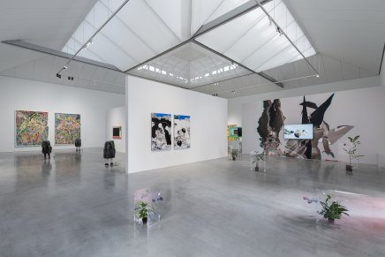 “跨界：可能与回响”展览现场，上海余德耀美术馆，2023年 摄影：Alessandro Wang 图片由余德耀美术馆惠允 Installation view of “Bordercrossing: Possibilities and Interactions” at Yuz Museum, Shanghai, 2023 Photo by Alessandro Wang Courtesy of Yuz Museum