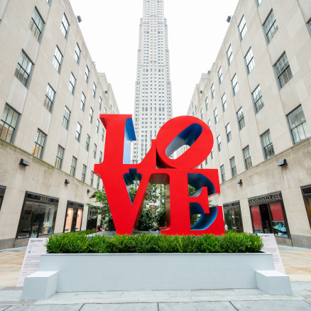 Robert Indiana's iconic "LOVE" sculpture returns to NYC after four years