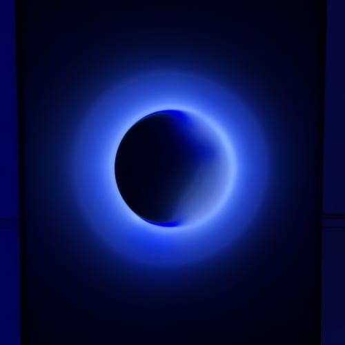 Javier Toro Blum, White-Blue circular Light Hole with horizontal fade, 2024