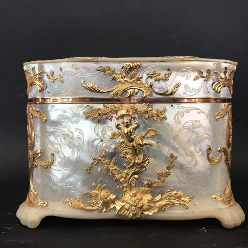 Small mother of pearl gold-mounted casket, Germany, 18th century