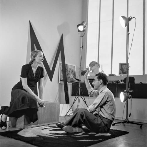 Man Ray et son modèle dans son studio, 1937  Tirage argentique sur papier baryté  18x24 cm  Roger Schall  Edition of 200