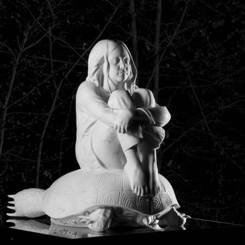 Michelangelo Galliani, Twins, 2020, marmo statuario di Carrara e acciaio inox, cm 95x95x70. Courtesy Cris Contini Contemporary, London (GB) -...