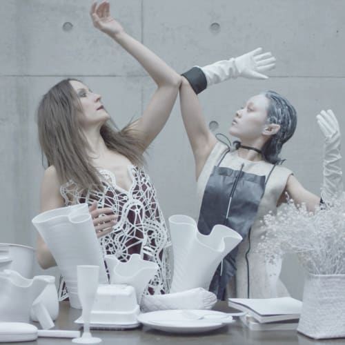 Yuan Keru, Moon and Sixpence, Three-Screen Video Installation, 15'15'', 2016