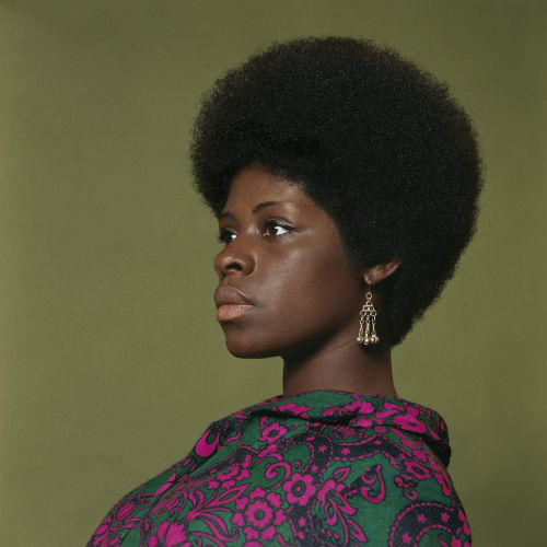 Kwame Brathwaite, Untitled (Sikolo Brathwaite at AJASS studios) (1968). Archival pigment print.