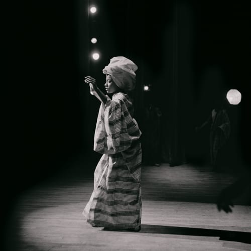 Kwame Brathwaite, Untitled (Pat on Stage at Apollo Theater) (1968). Archival pigment print.