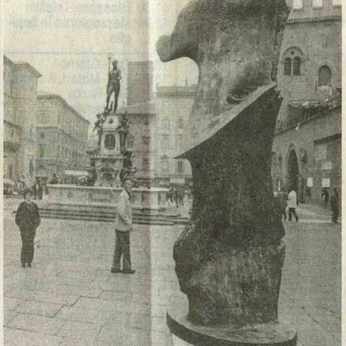 © Maggiore g.a.m. | Pictures of the Henry Moore's exhibition in Piazza del Nettuno from "Il Resto del Carlino" - Bologna, 12th November 1995