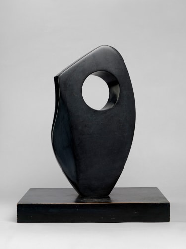 BARBARA HEPWORTH Single Form with Curve and Hollow, 1966 black slate Height: 12 3/4 inches