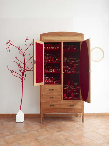 Carolle Bénitah Les désirs confinés , 2014-2019 Pièce unique réalisée avec des bobine en bois, perles de fer, fil de cuivre H: 3 cm diam 2,5 cm Series: Les désirs confinés