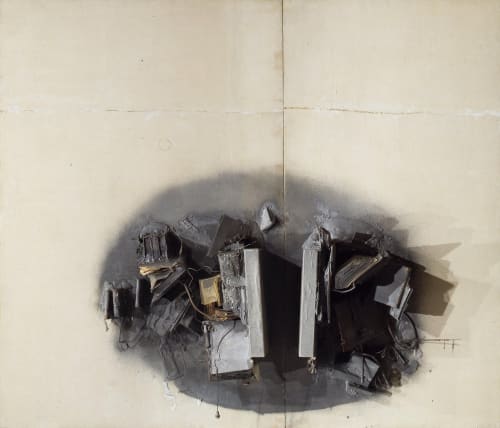 John LATHAM Great Noit, 1962 Logs covered with canvas, books, wires, leather wallet, machine fragments, springs, plaster on canvas on hardboard 327 x 383.5 x 40.5 cm