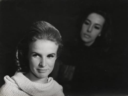 Alice Kanji Duas Gerações / Two generations, circa 1968 Cópia vintage em gelatina e prata / Vintage gelatin silver print 39 x 28 cm 15 3/8 x 11 1/8 in