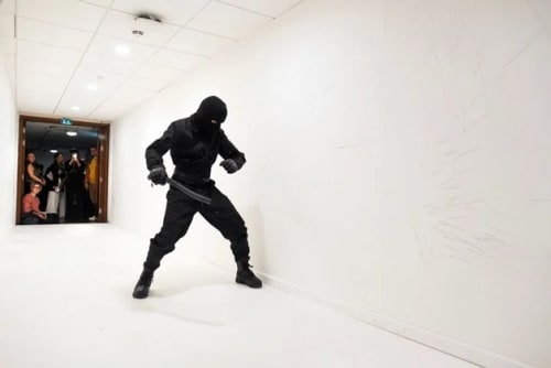 Paul Setúbal . Because the knees bend .