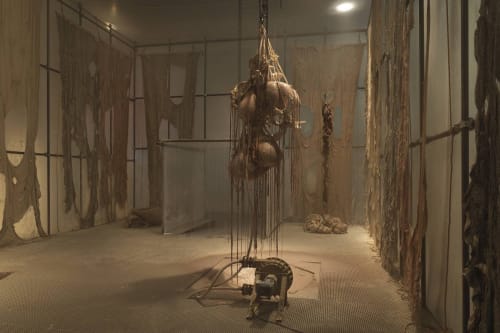 Foto: Dario Lasagni, Courtesy New Museum, New York Mire Lee "Black Sun", 2023, Ausstellungsansicht, New Museum, New York