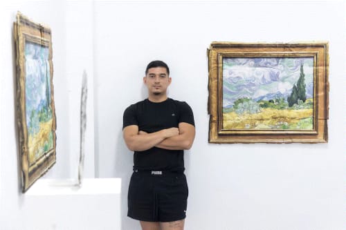 El artista Julio Anaya retratado en su estudio de Alameda de Capuchinos, Málaga, el 10 de julio de 2024. GARCÍA-SANTOS