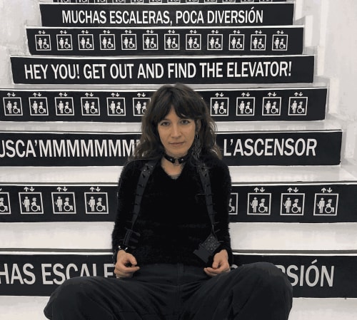 Retrato de Hac Vinent en el Espai 13 de la Fundació Joan Miró (Barcelona), 2024. Foto de Àngela Vinent.