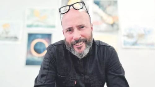 Avelino Sala, el gijonés que ha descubierto el secreto para vivir del Arte y lleva su nombre por Madrid, Moscú, Nueva York...