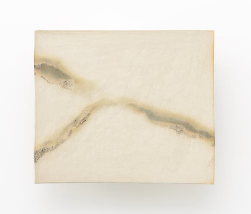 Pale, haloed olive shadowed traces