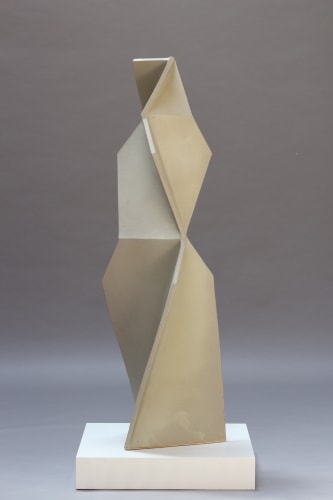 Figure, Sailor Gray, 2015 陶 H158.8 × W48.2 × D48.3 cm H62.5 × W19 × D19 in. ジョン・メイソン