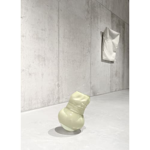 © ILSE VAN ROY Pablito, 2021 Handblown Glass-object, diameter +/- 30cm h. +/- 40cm Photo: © Ilse Jooken