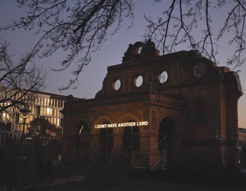 Nathan Coley "I Don't Have Another Land", Anhalter Bahnhof, Berlin, Foto: Courtesy Exilmuseum Berlin