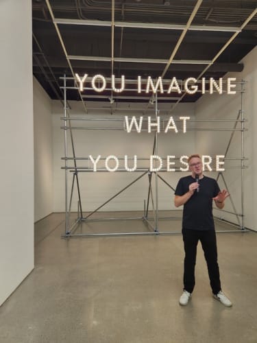 "네가 원하는게 뭐야" 英 작가 콜리의 질문