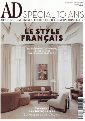 AD - Architectural Digest, Félix Marcilhac et Félix Marcilhac Junior avec le meuble multifonction de Pierre Chareau