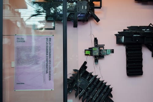 En la chatarra veo los huesos de la guerra corporativa, Falón Cañón