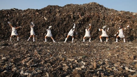 Tejal Shah, Between the Waves- Landfill Dance, Color & b/w, surround sound, HD 5:02 min, 2012