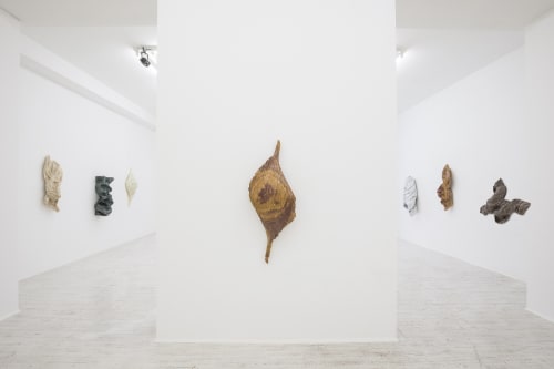 Del poeta il fin la meraviglia. Lynda Benglis, di nuovo, stupisce a Bergamo