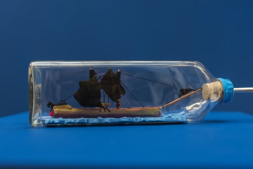 À la recherche du vent perdu [In Search of the Lost Wind] (detail), 2018. Sailing flag, aluminium, bottle with boat, 100 x 30 cm (total measures)